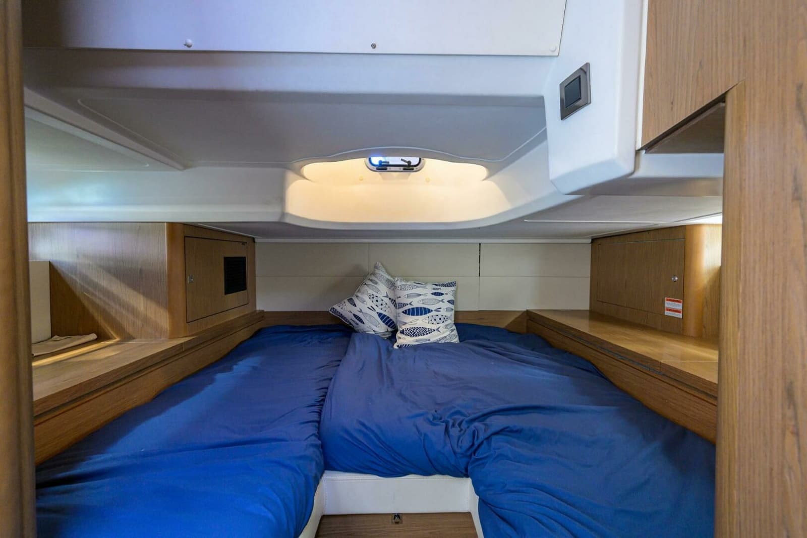 Beneteau 38 GT - Cabin
