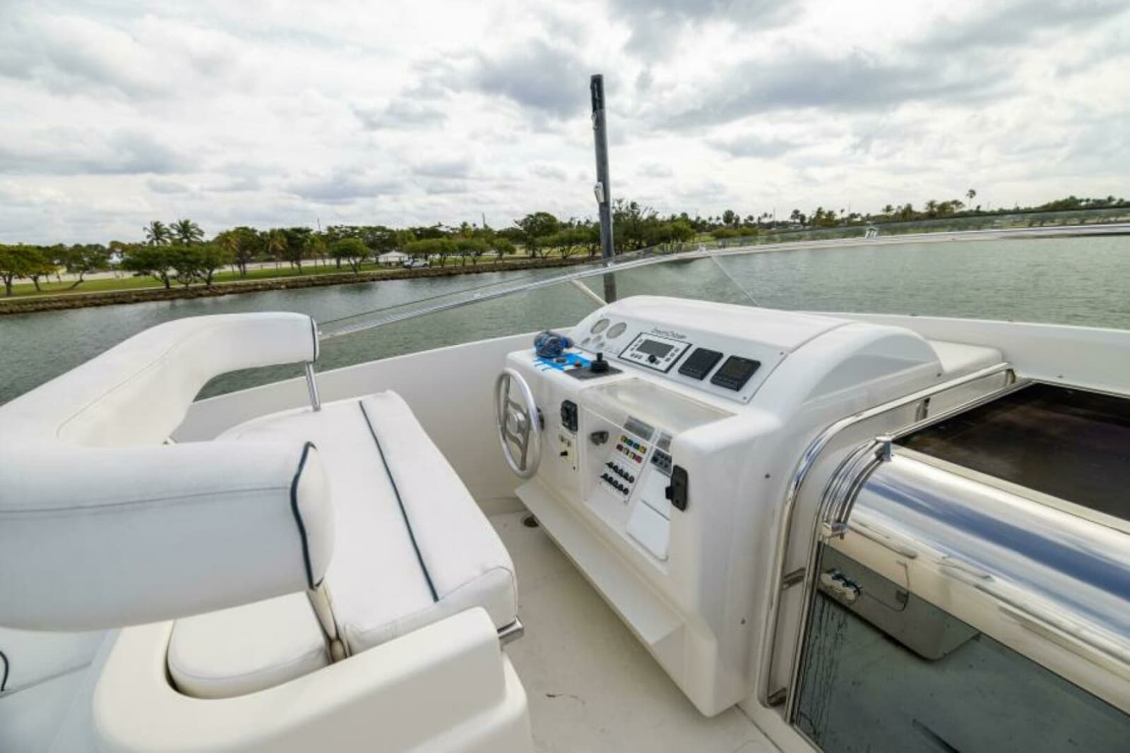 2001 Ferretti 94 Raised Pilothouse - Dreamchaser -Flybridge