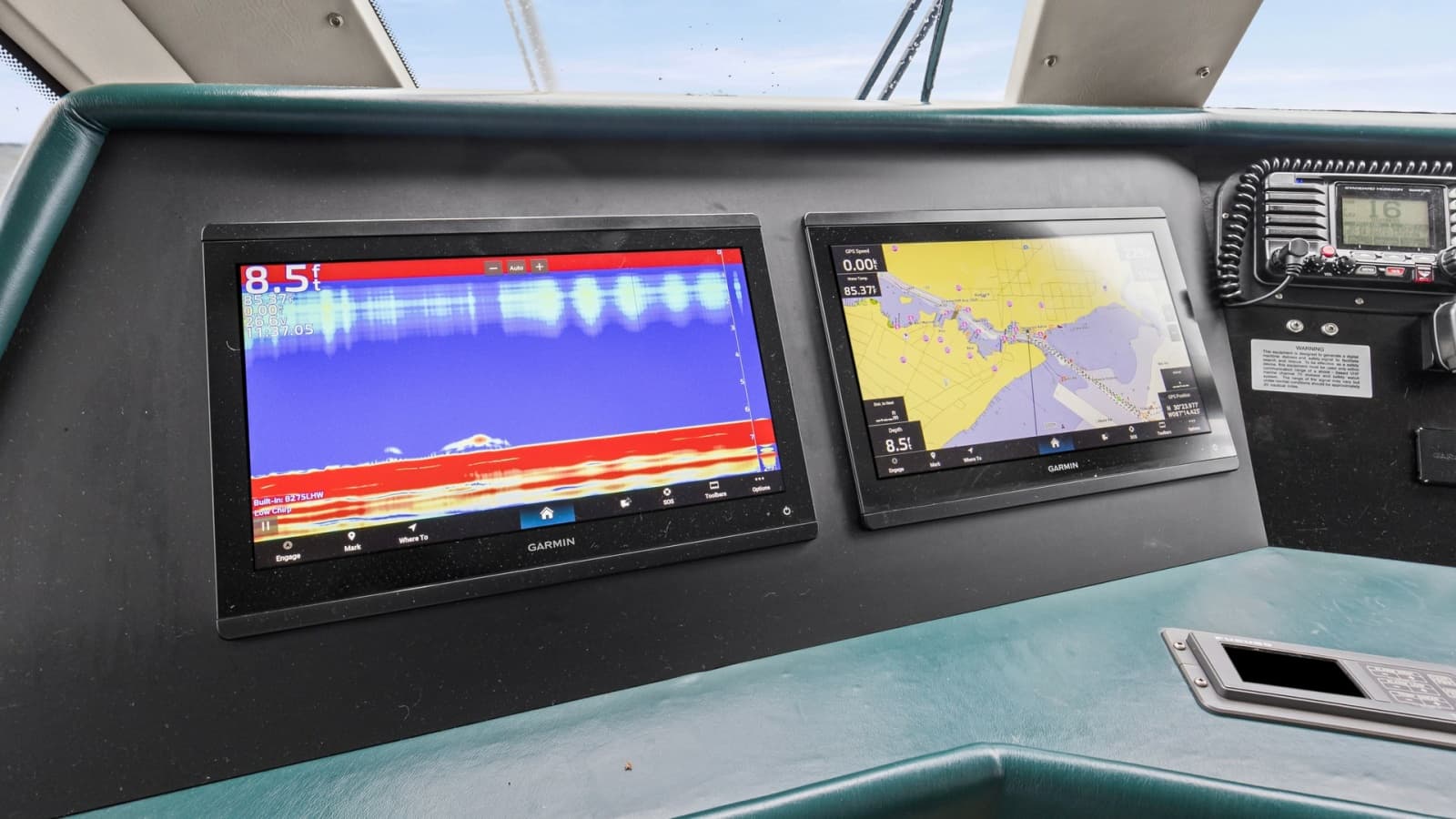 1999 Hatteras 60 Enclosed Bridge Better Days Bridge (1)