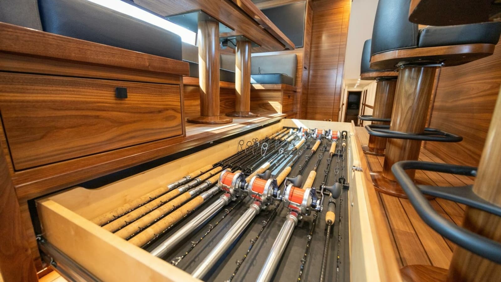2025 82 Viking Convertible Boujie Under Dinette Tackle (1)