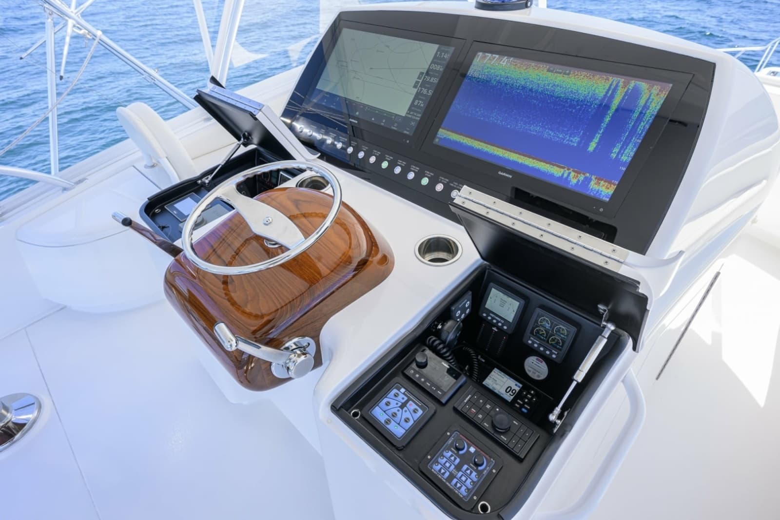 Viking 54 - Dog House - Flybridge - Flybridge, Helm Electronics