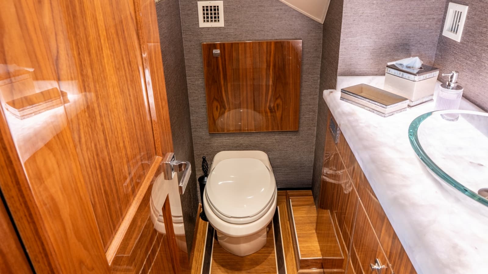 2020 Viking 92 Skybridge "After Midnight"