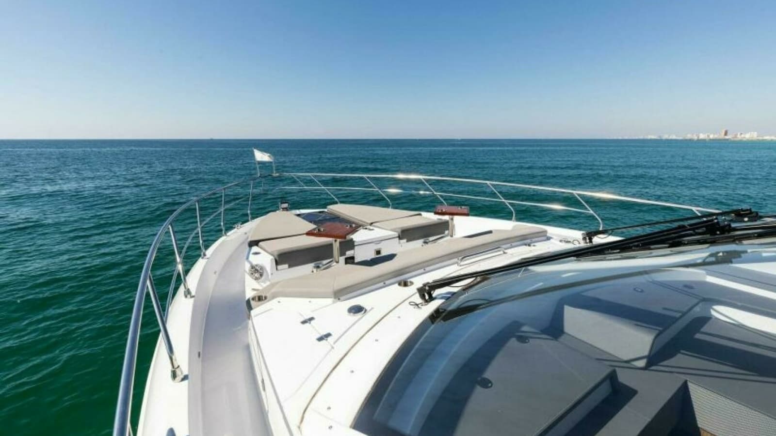 2023 Cruisers Yachts 60 Cantius Fly Bow