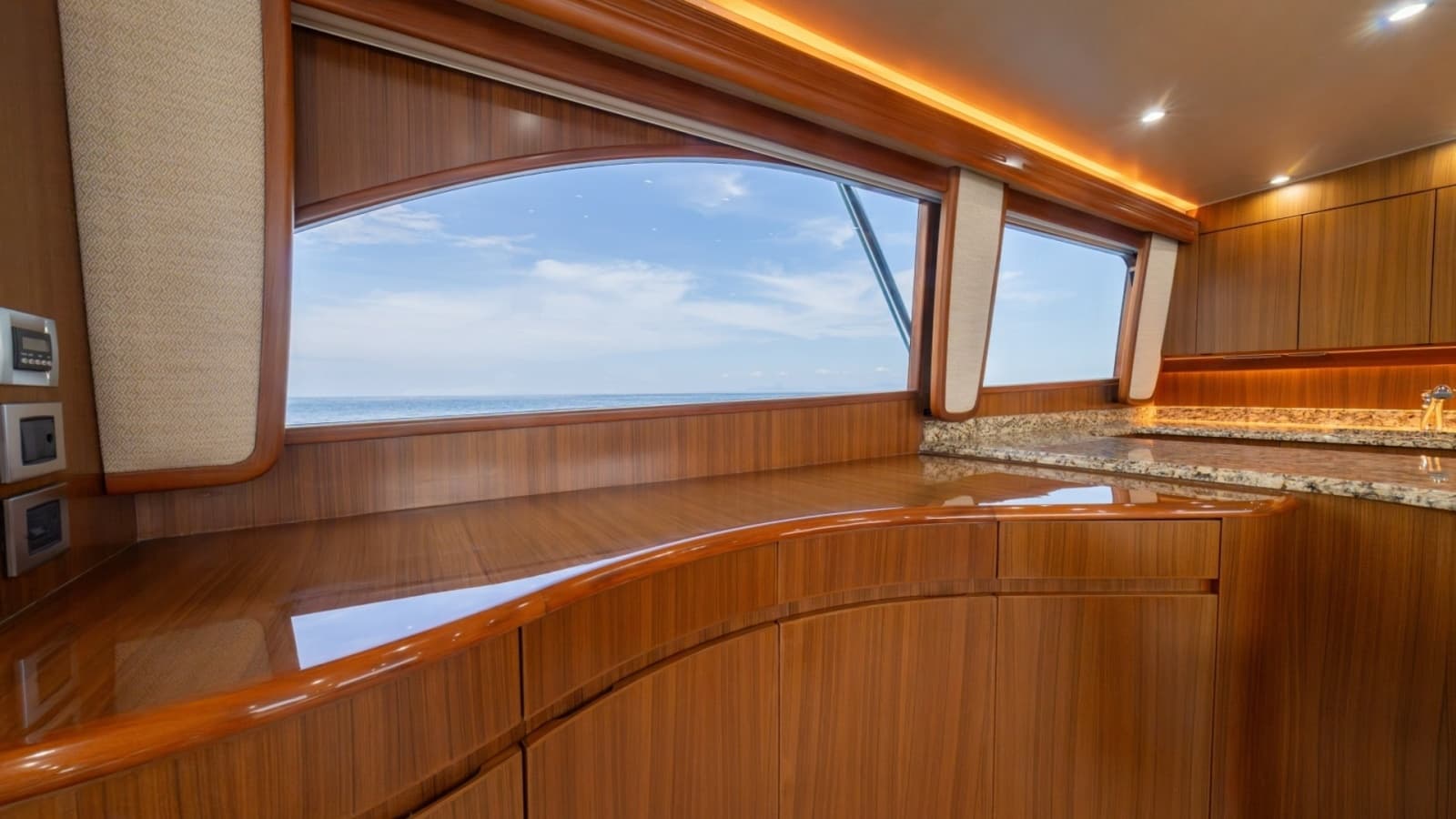 60 Viking Convertible 2012 "Contango"