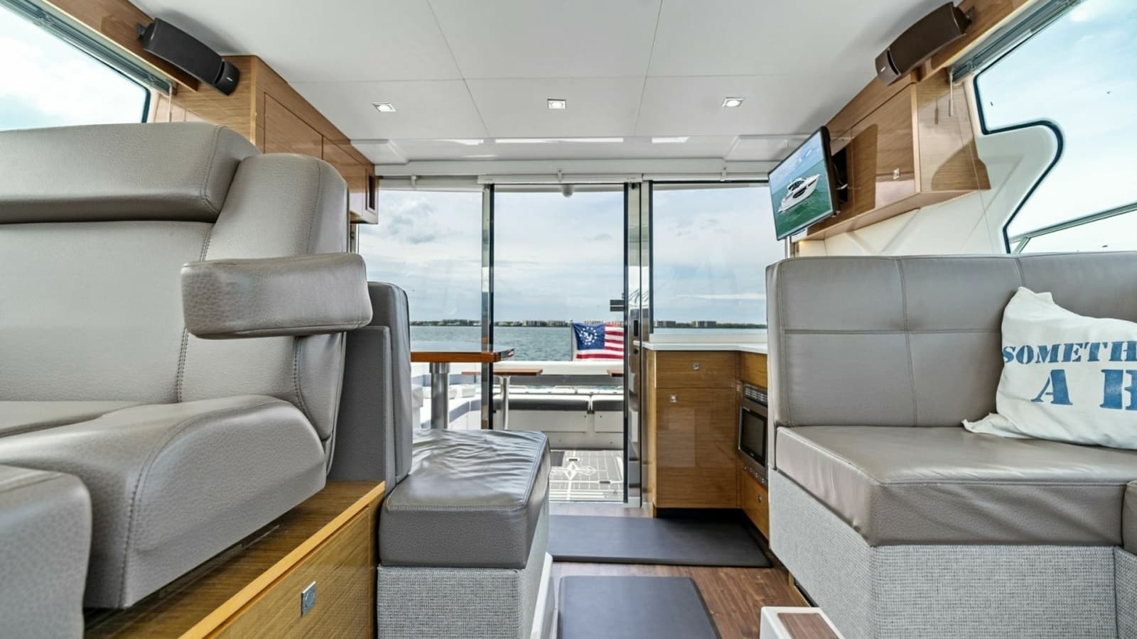 2019 Cruisers Yachts 42 Cantius 'Truly Ineffable'
