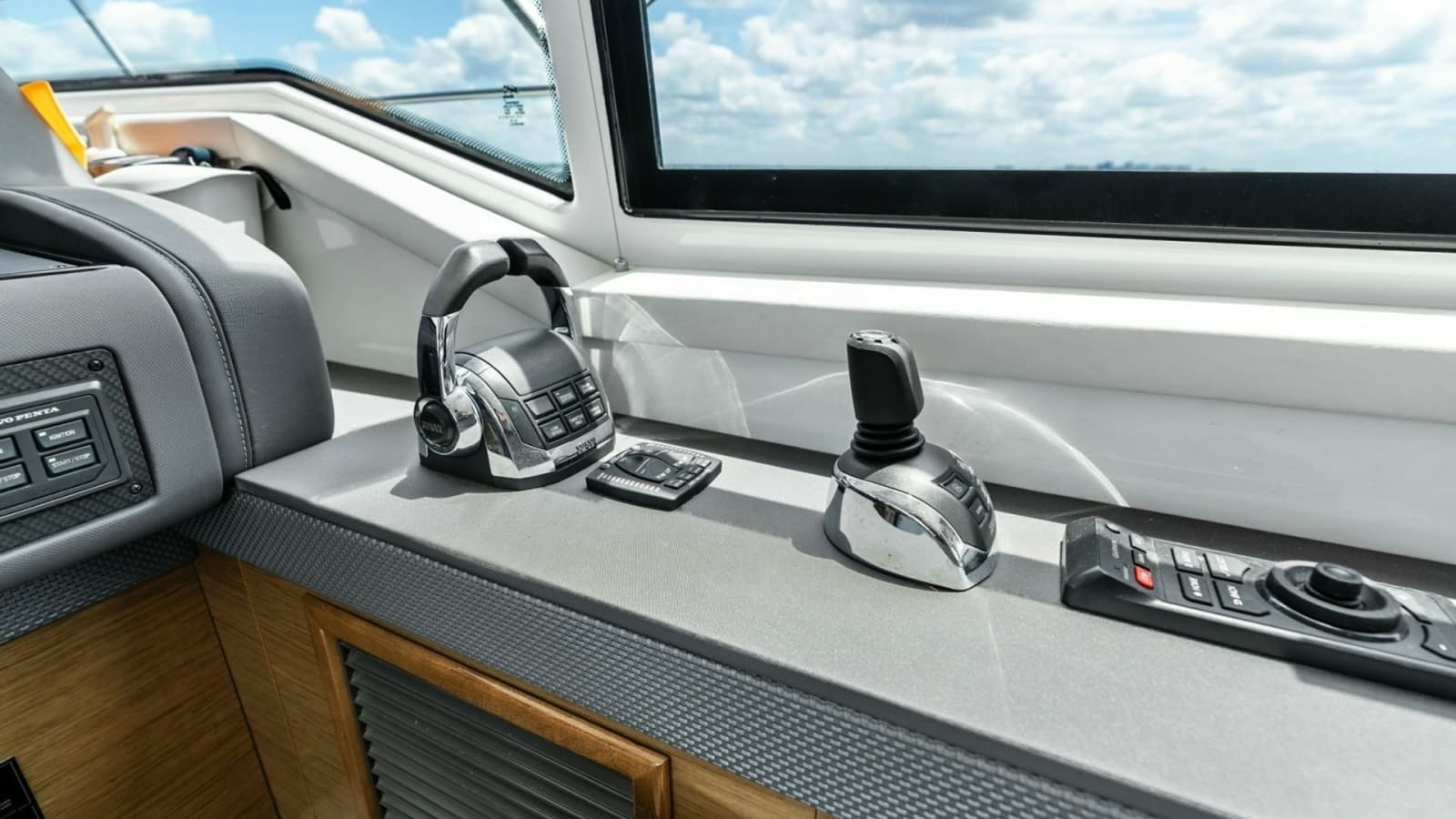 2019 Cruisers Yachts 42 Cantius 'Truly Ineffable'