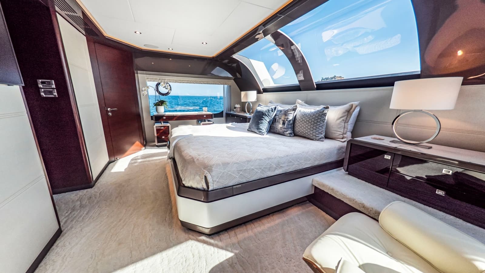 2024 Ocean Alexander 28E "LONE STAR" Spacious Full-Beam Master Stateroom