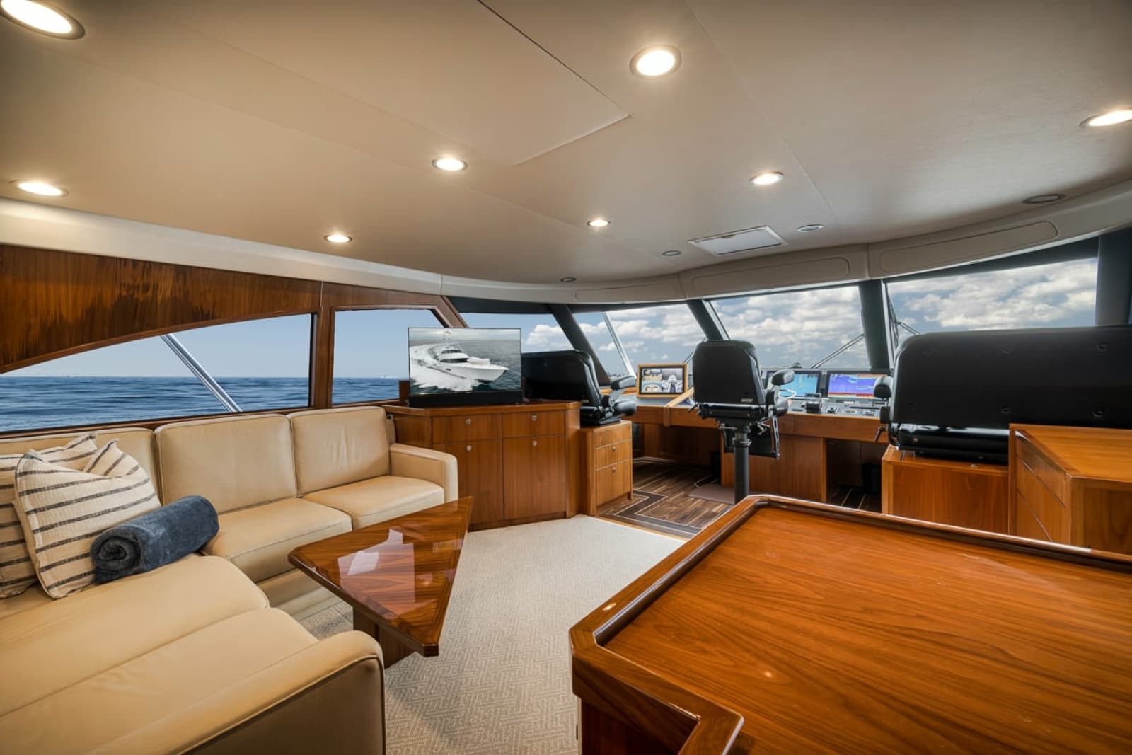 2016 Viking 92 Enclosed Bridge