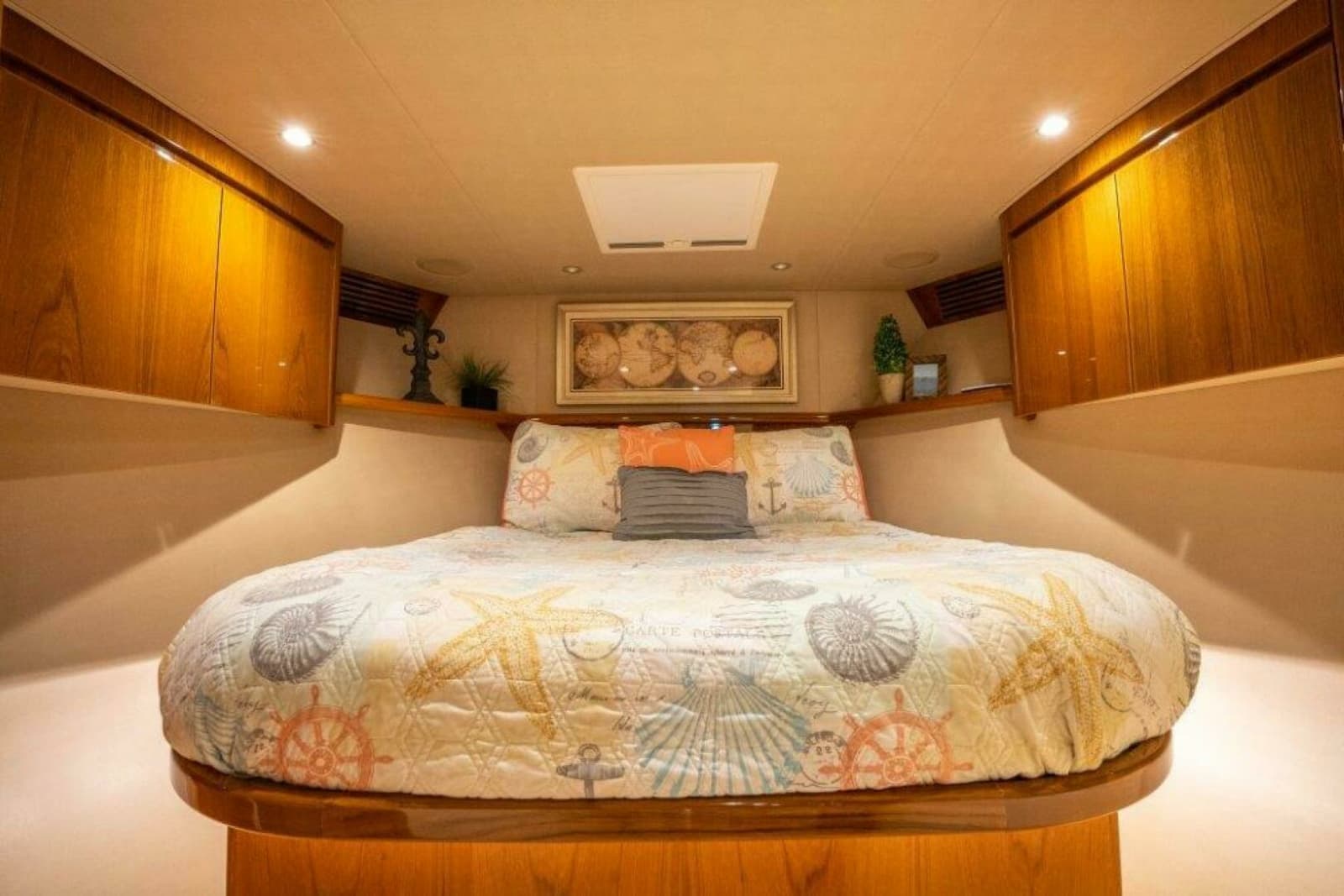 2015 Viking 66 No Collars - Stateroom