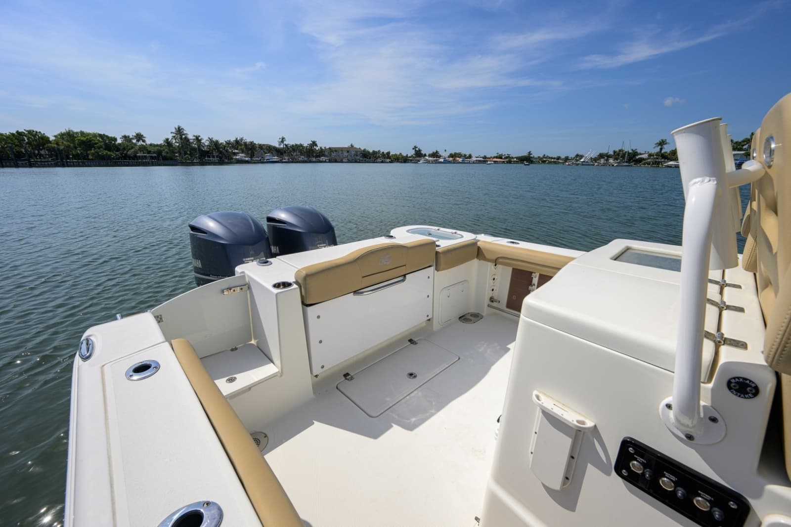 NauticStar 28 - Cockpit