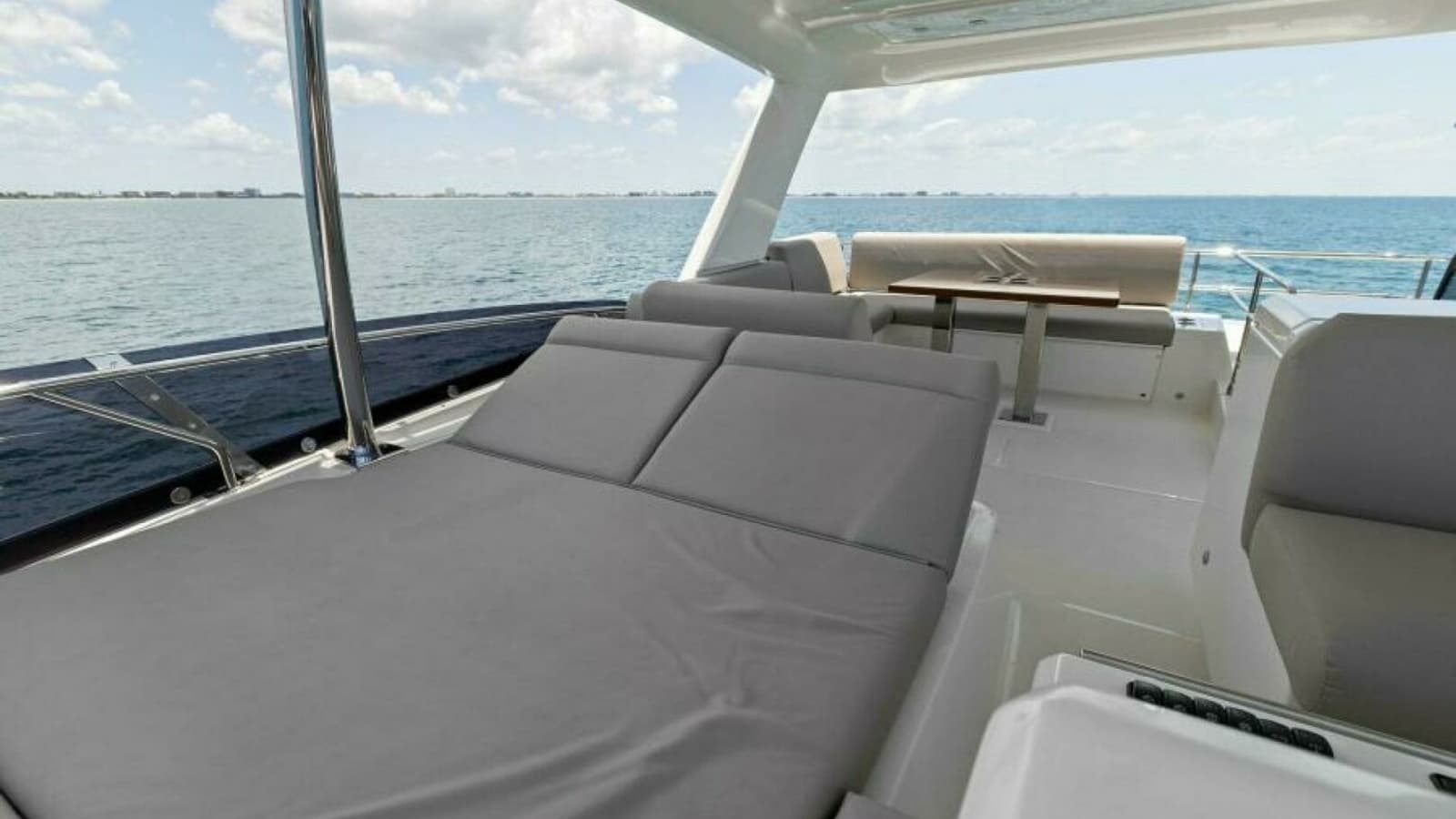 2022 59 Prestige Flybridge - How Sweet It Its - Flybridge
