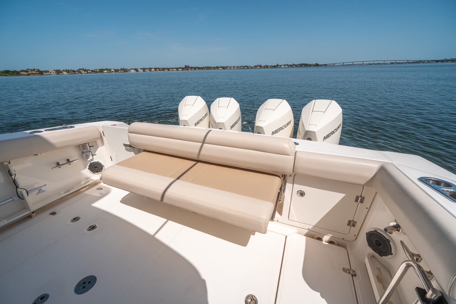 Boston Whaler 380 Outrage - Worth the Tiempo