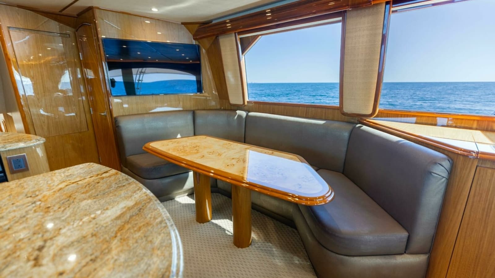 2013 Viking 76 Convertible- REEL FIRE- Dinnette