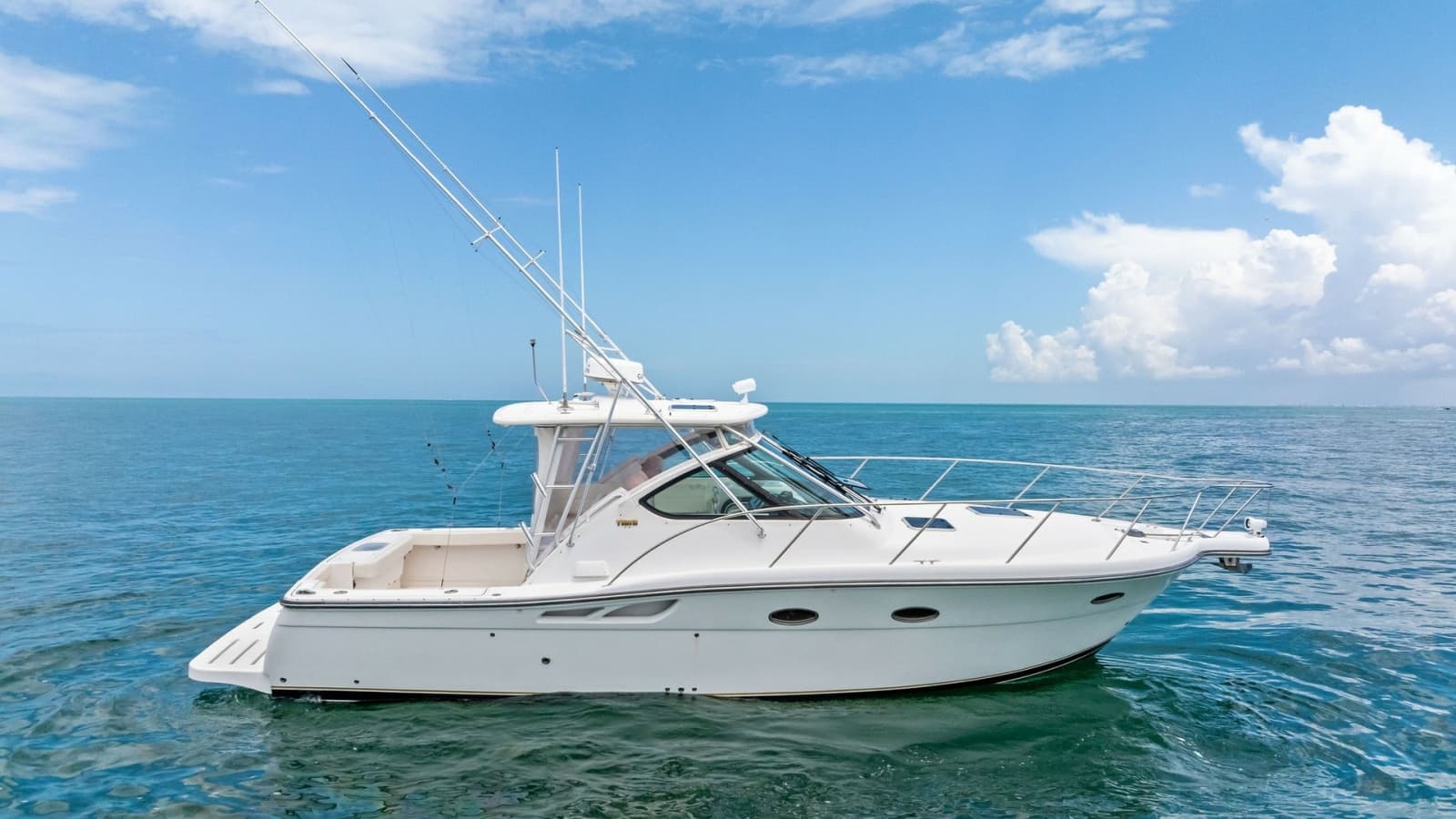 Side Profile of Tiara 32 Open