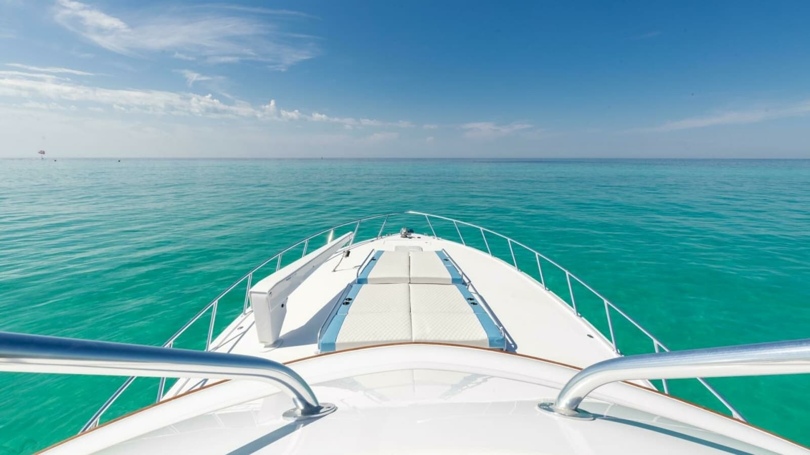 2016 Hatteras GT60 KNOT ON CALL Bow