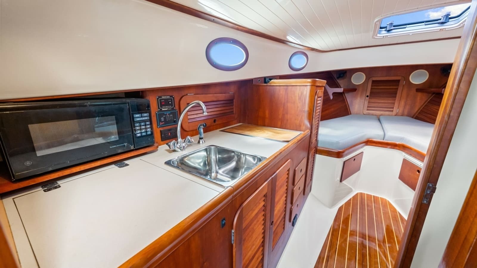 1998 36 Hinckley Picnic Boat Galley