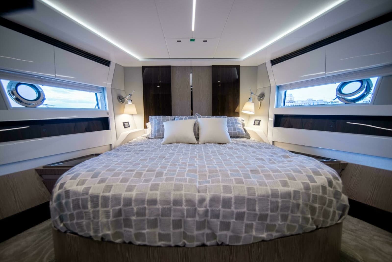 Azimut 70 Triple Play -