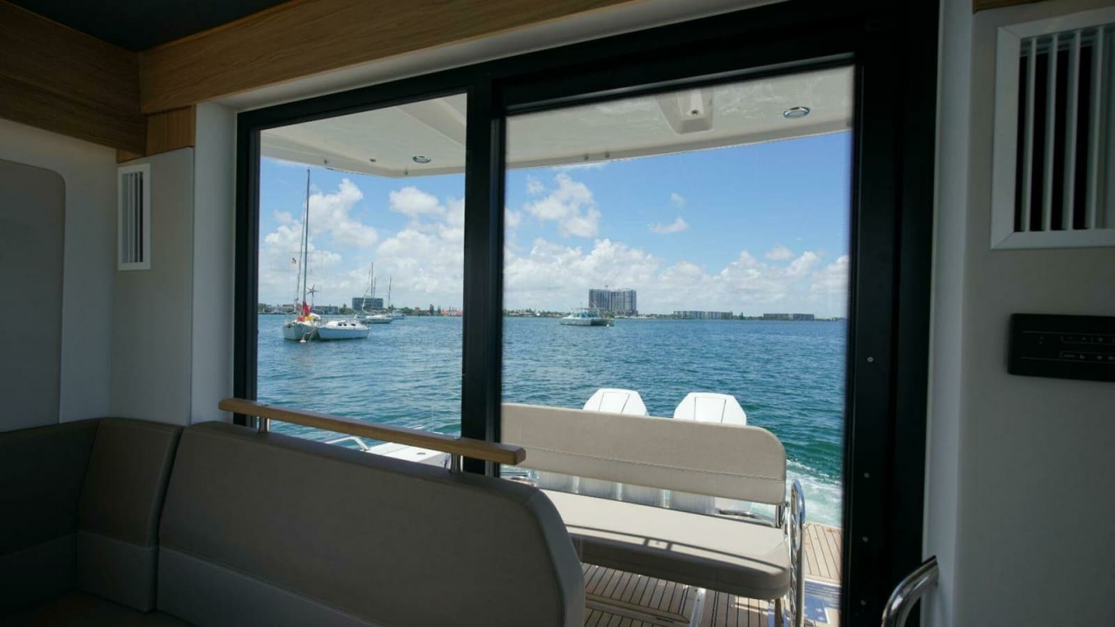 Nimbus Commuter 11 - Aft Deck