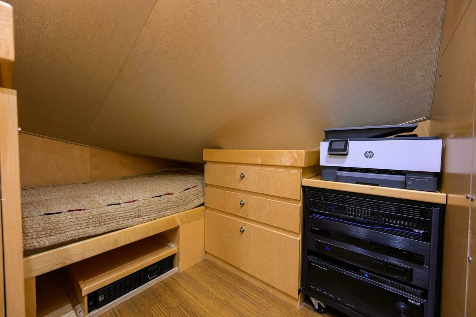 Viking  92 SPECULATOR - Pantry Bunk Room