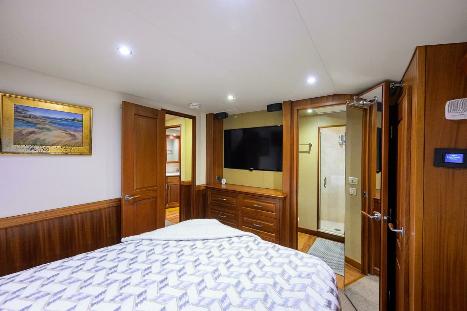 Hatteras 63 Reelin N Dealin - Interior Master Stateroom