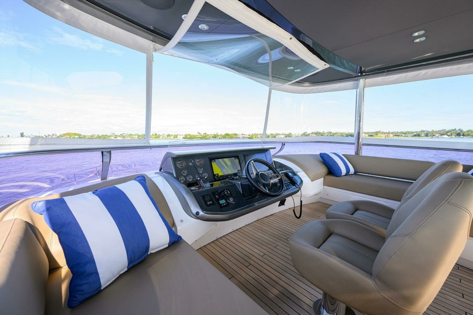 Princess Y78 - Janie II -  Bridge Helm