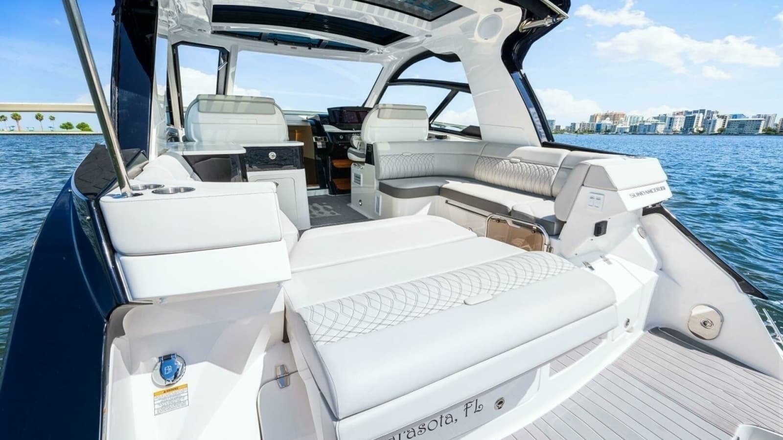 2022 Sea Ray 370 OB