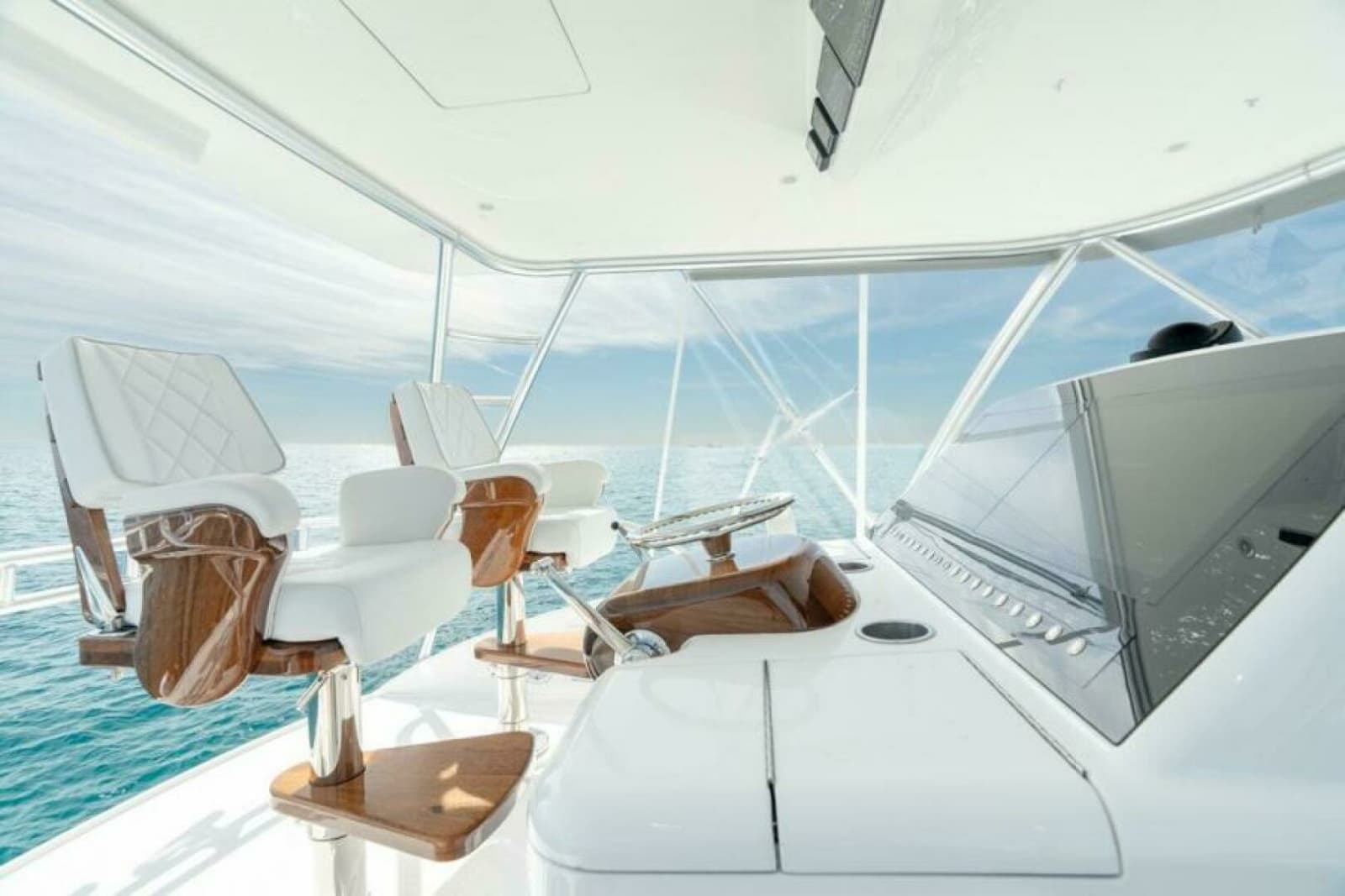 Viking 54 Convertible - Helm
