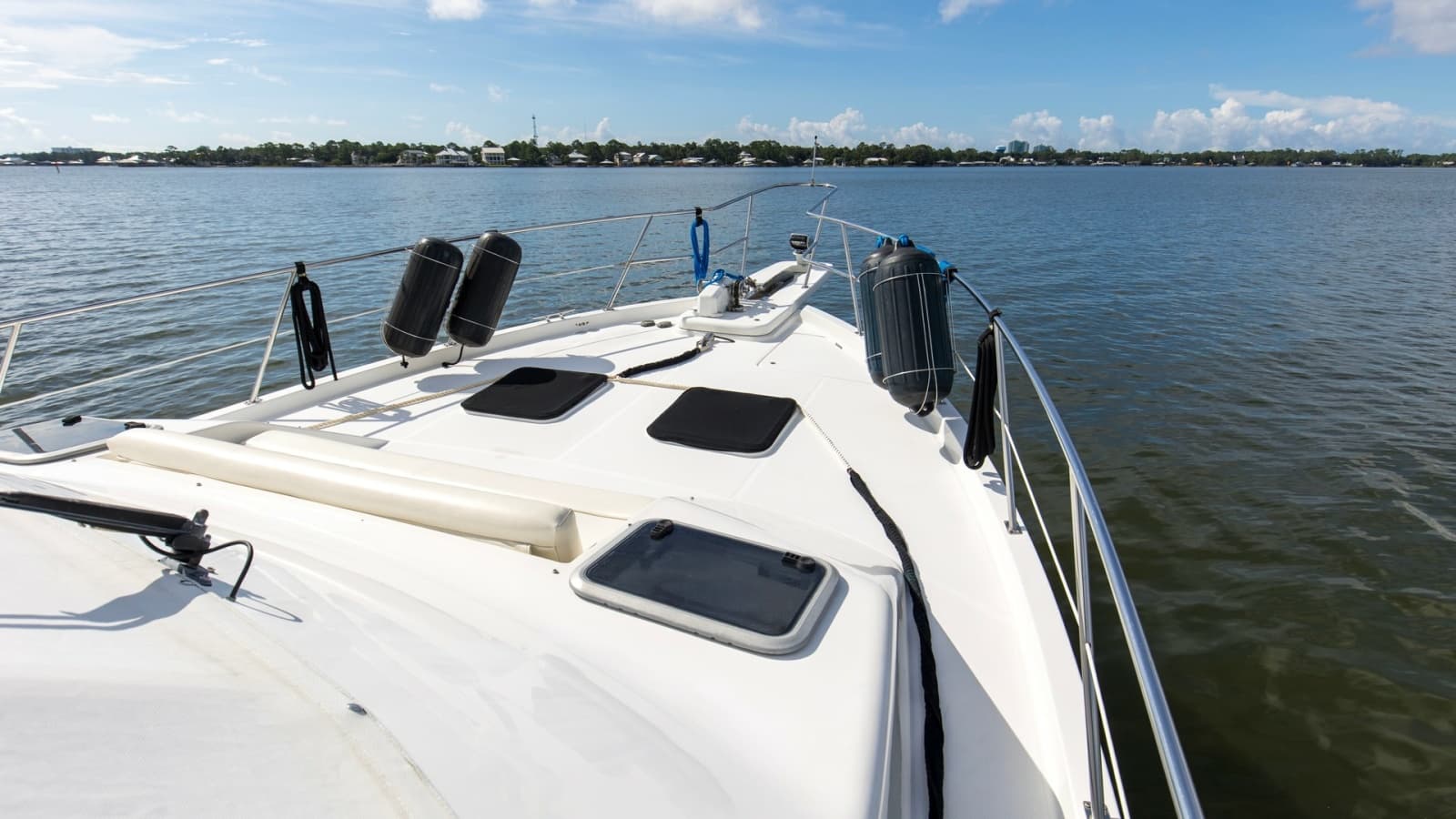 2007 Meridian 490 SE Pilothouse Trust Forward Deck (2)
