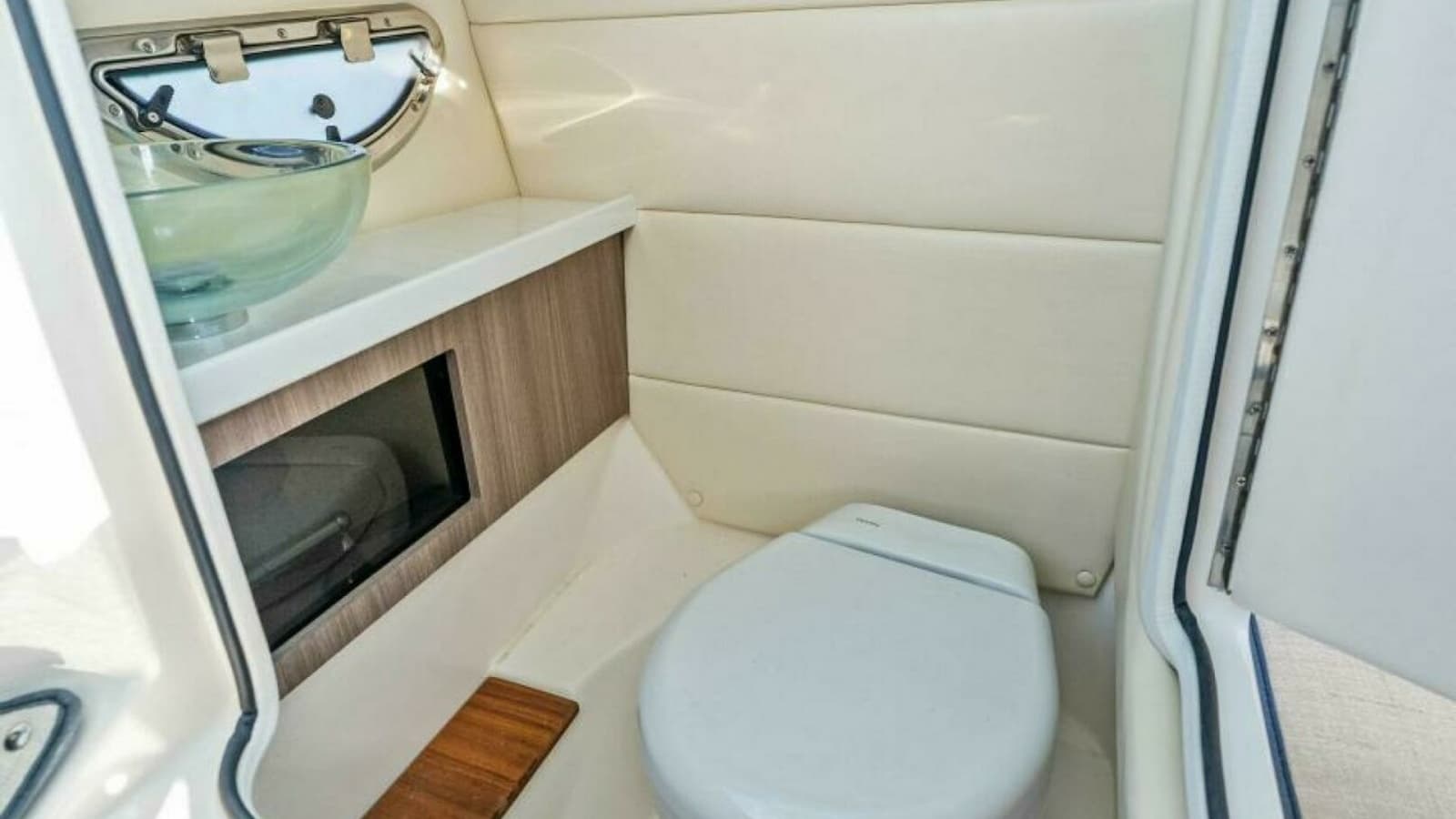 Compact Marine Head Compartment