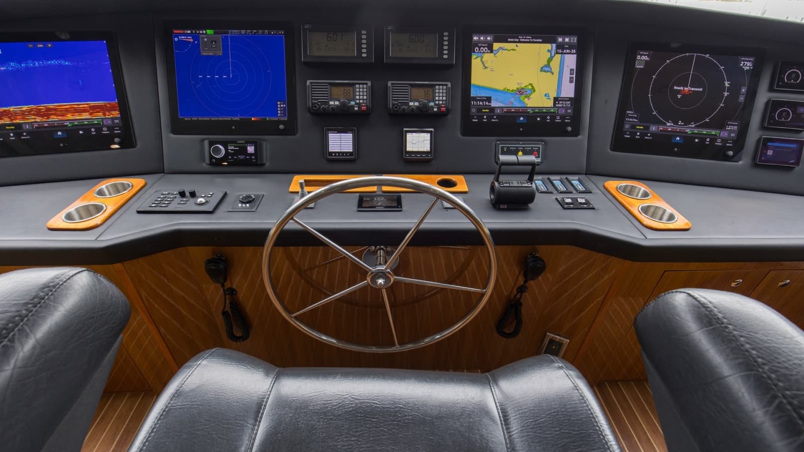 2007 74 Viking Enclosed Bridge Never Settle Bridge (4)