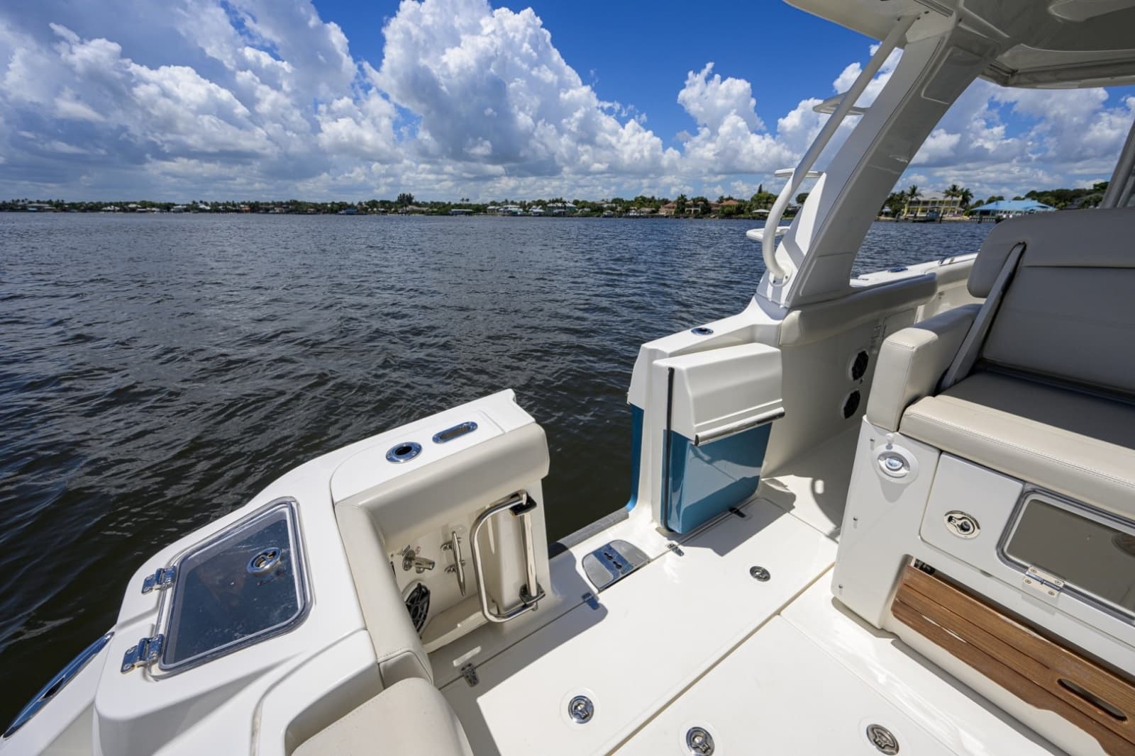 Boston Whaler 35 - DERRYN -  Cockpit