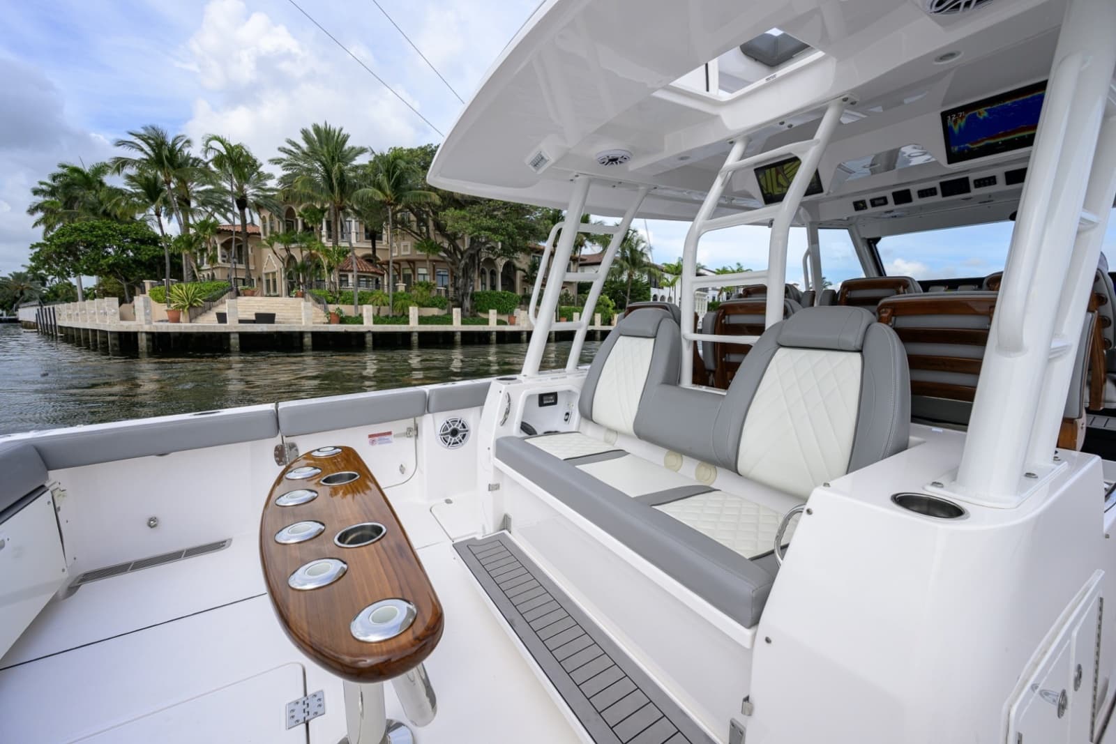 Everglades 45 GALLANT LADY - Cockpit
