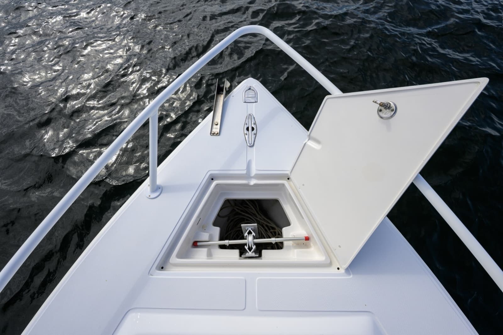 Jupiter 31 Bow Anchor Locker