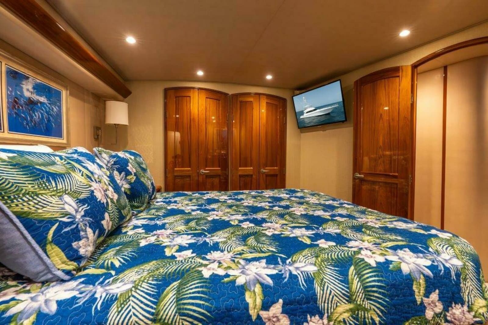 2015 Viking 66 No Collars - Stateroom