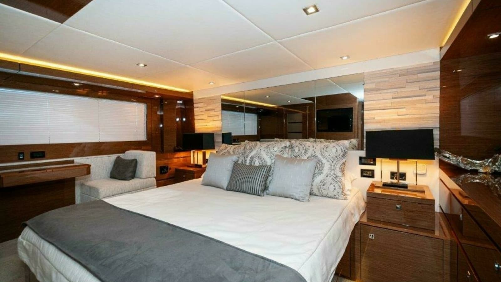 2020 Cruisers Yachts- HARPER BELL- Master SR 5