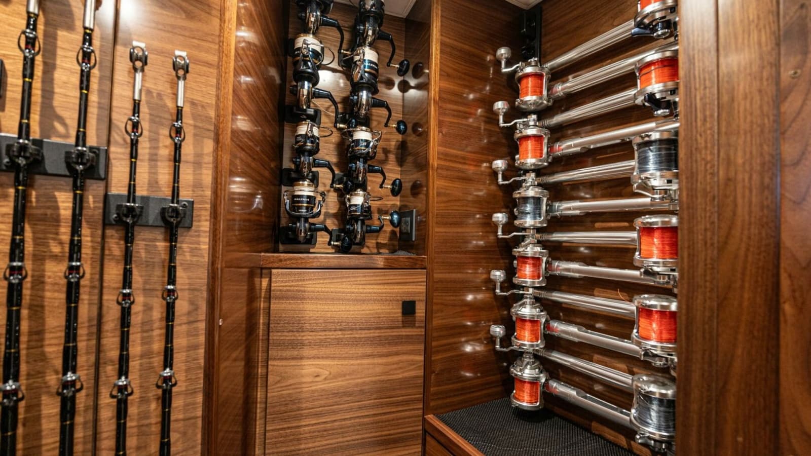 2025 82 Viking Convertible Boujie Tackle Room (1)