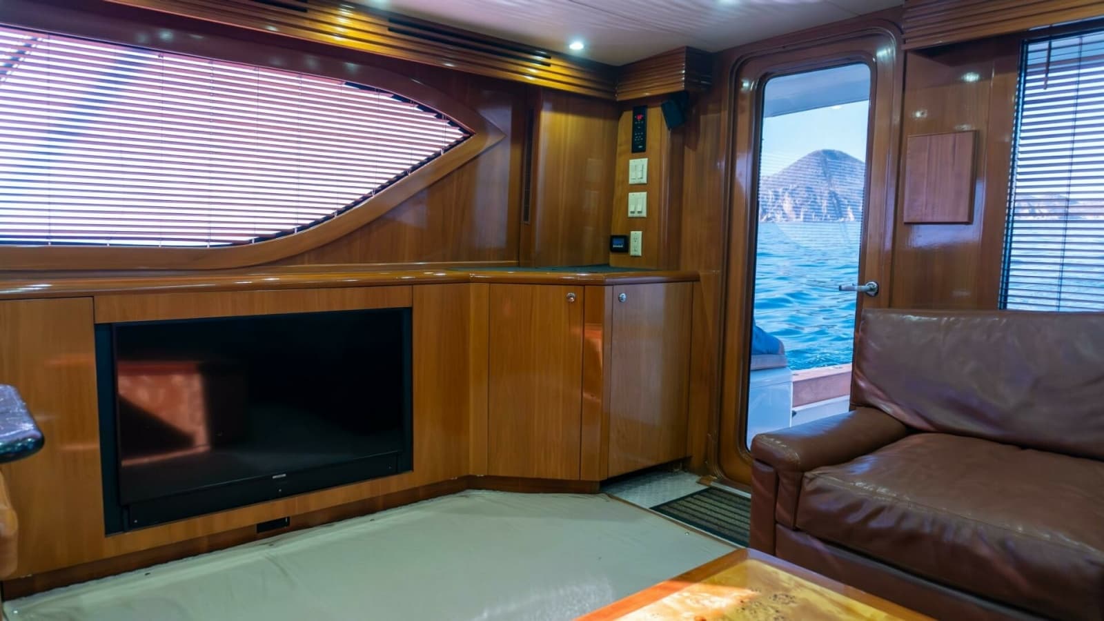 2001 Hatteras 60 Convertible - Sinyorita Salada