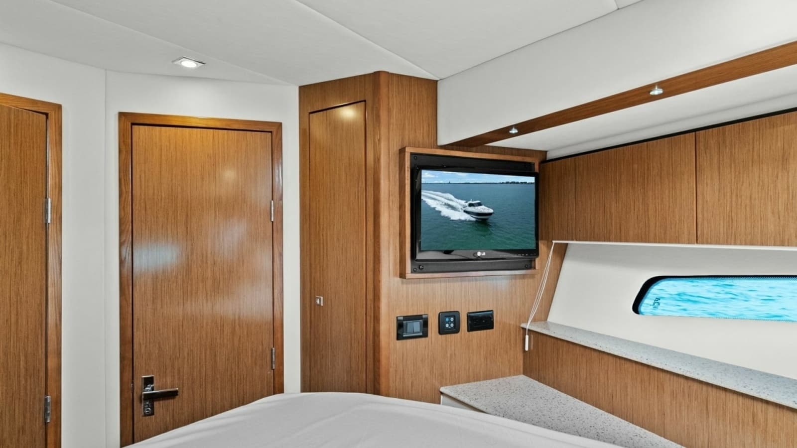 2014 Cruisers Yachts 48 Cantius