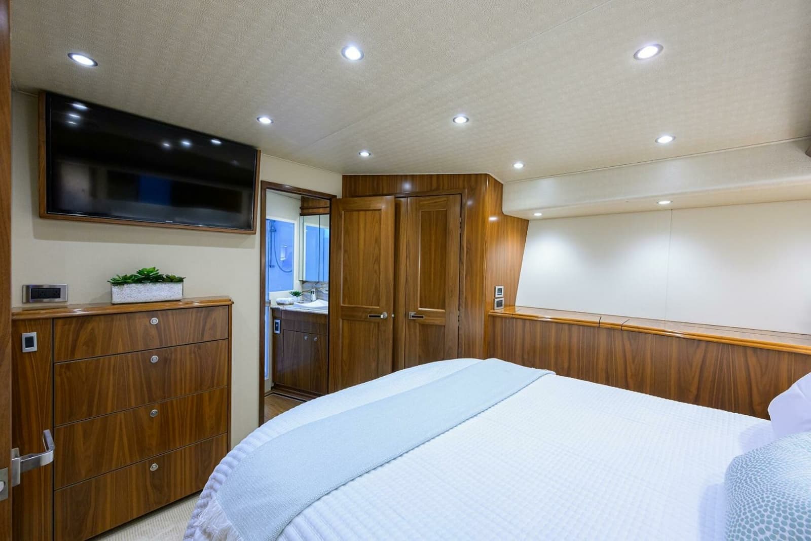 Viking  92 SPECULATOR - Guest Stateroom