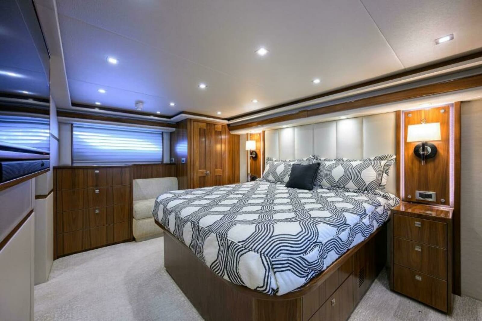 Viking 80 - LAMPLIGHTER - Master Stateroom