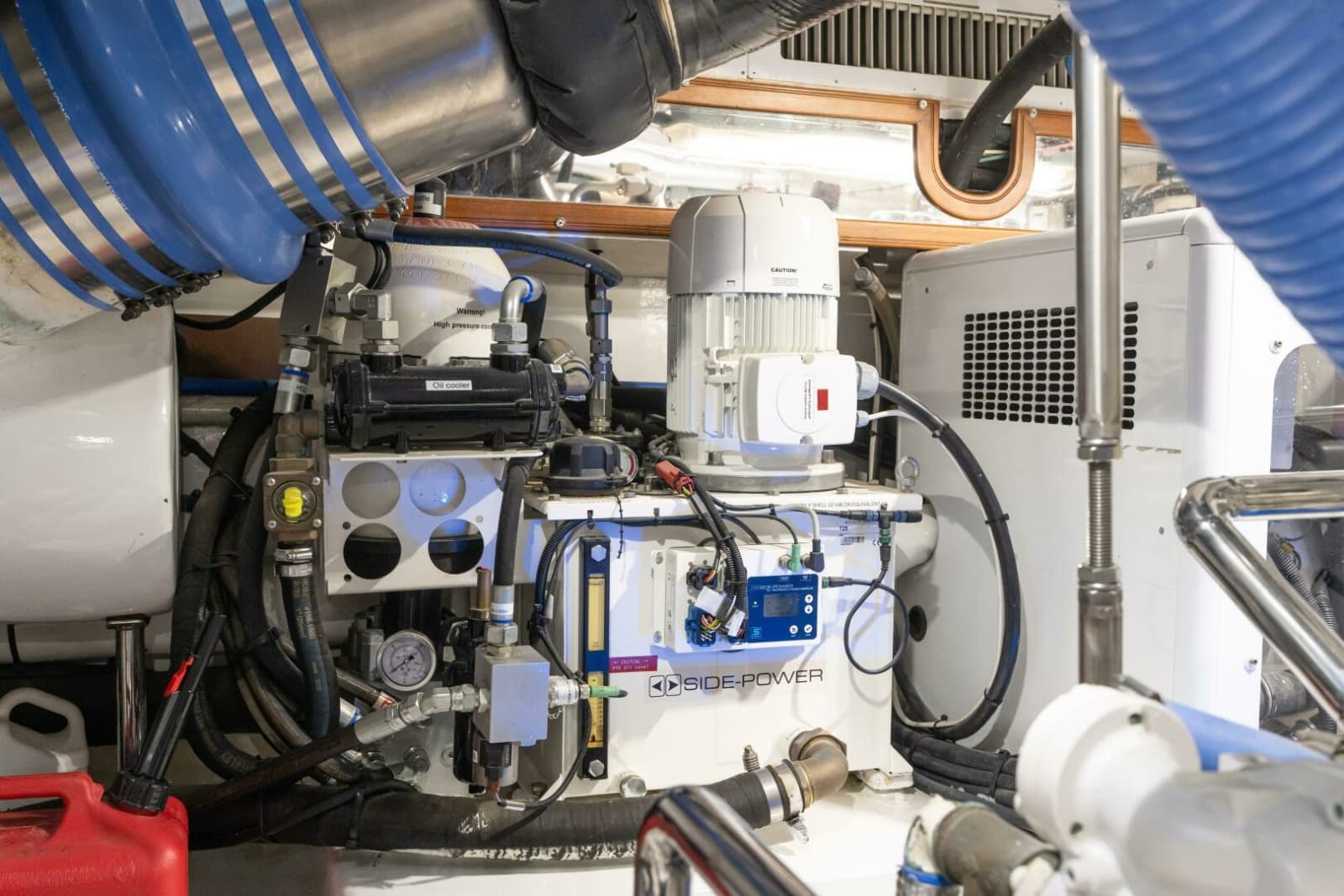 Marlow 72 GRIFFIN - Engine Room