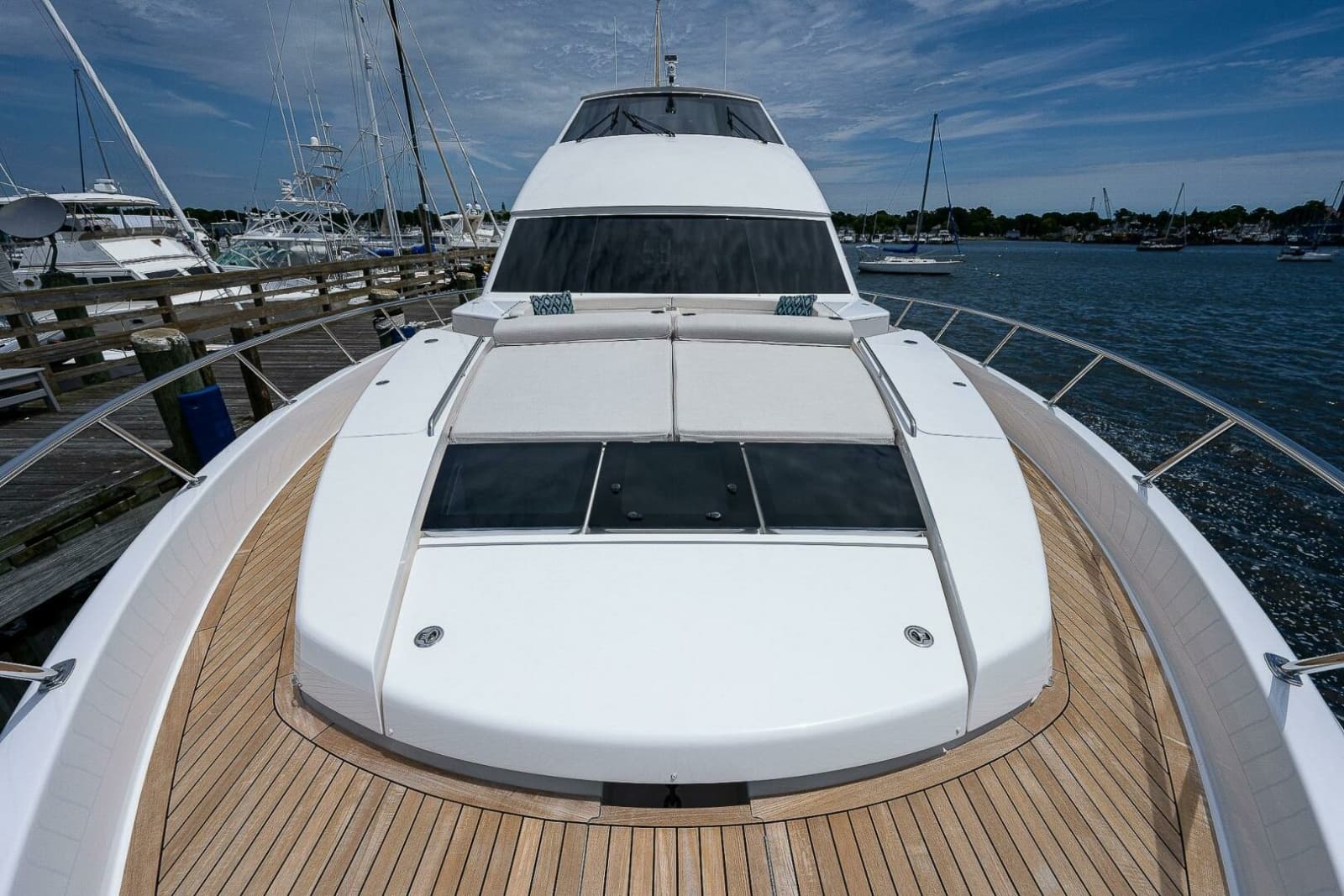 Viking 75 MIRAGE -  Bow