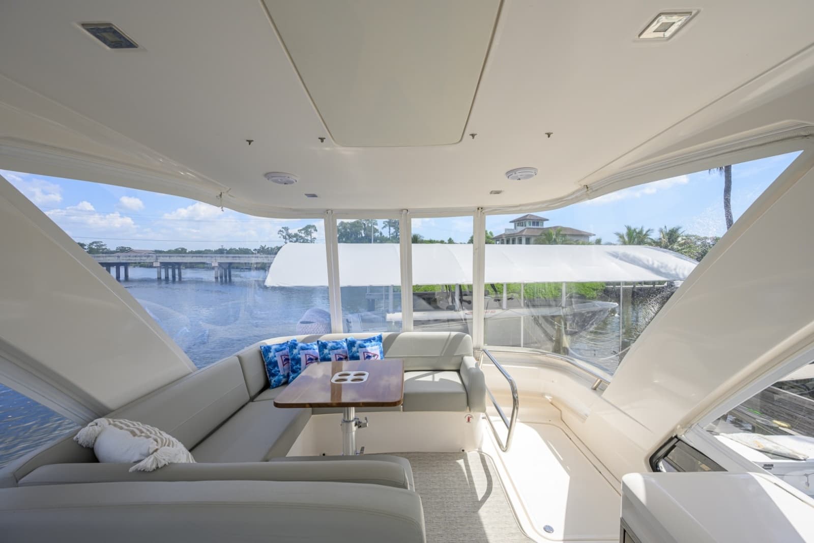 Tiara 44 Daybreak - Exterior Flybridge