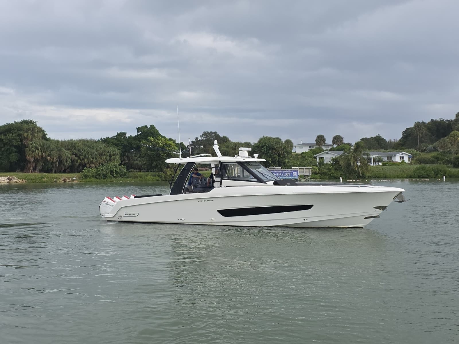 2021 Boston Whaler 420 Outrage BFT- Profile