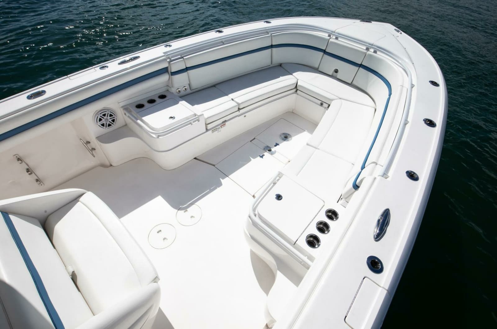 Intrepid 375 - Bow Seating