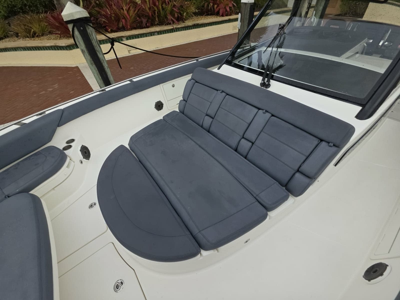 2021 Boston Whaler 420 Outrage BFT-Profile