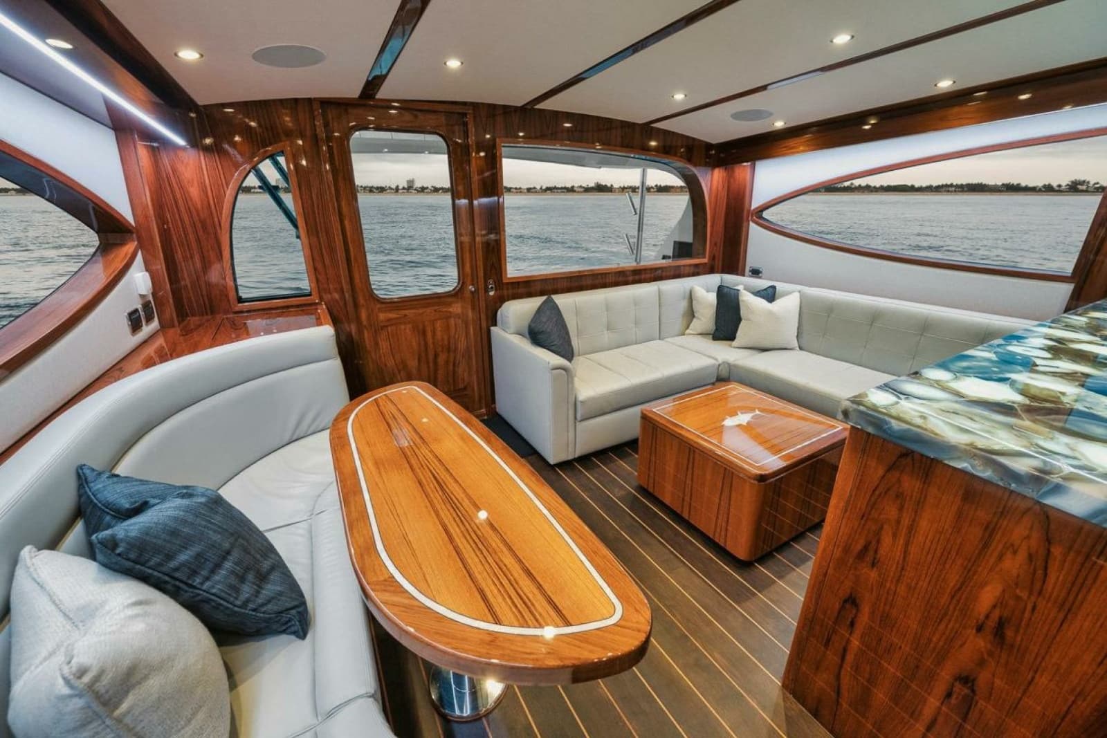 2020 Hatteras Convertible GT59
