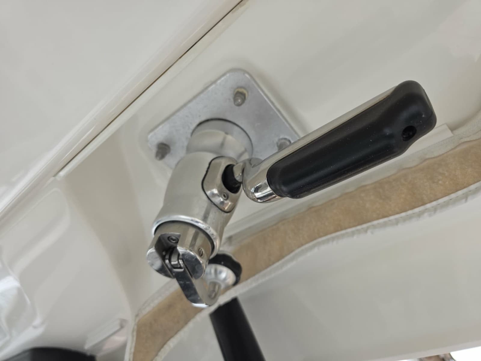 2021 Boston Whaler 420 Outrage BFT-Profile
