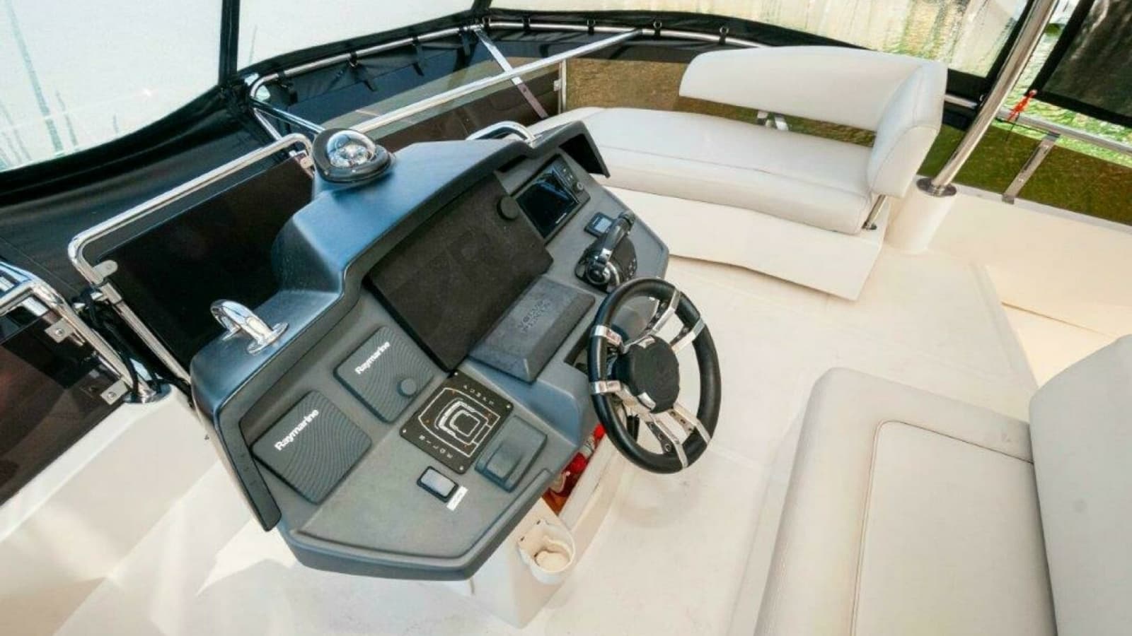 2018 Aquila 44 Catamaran- Flybridge