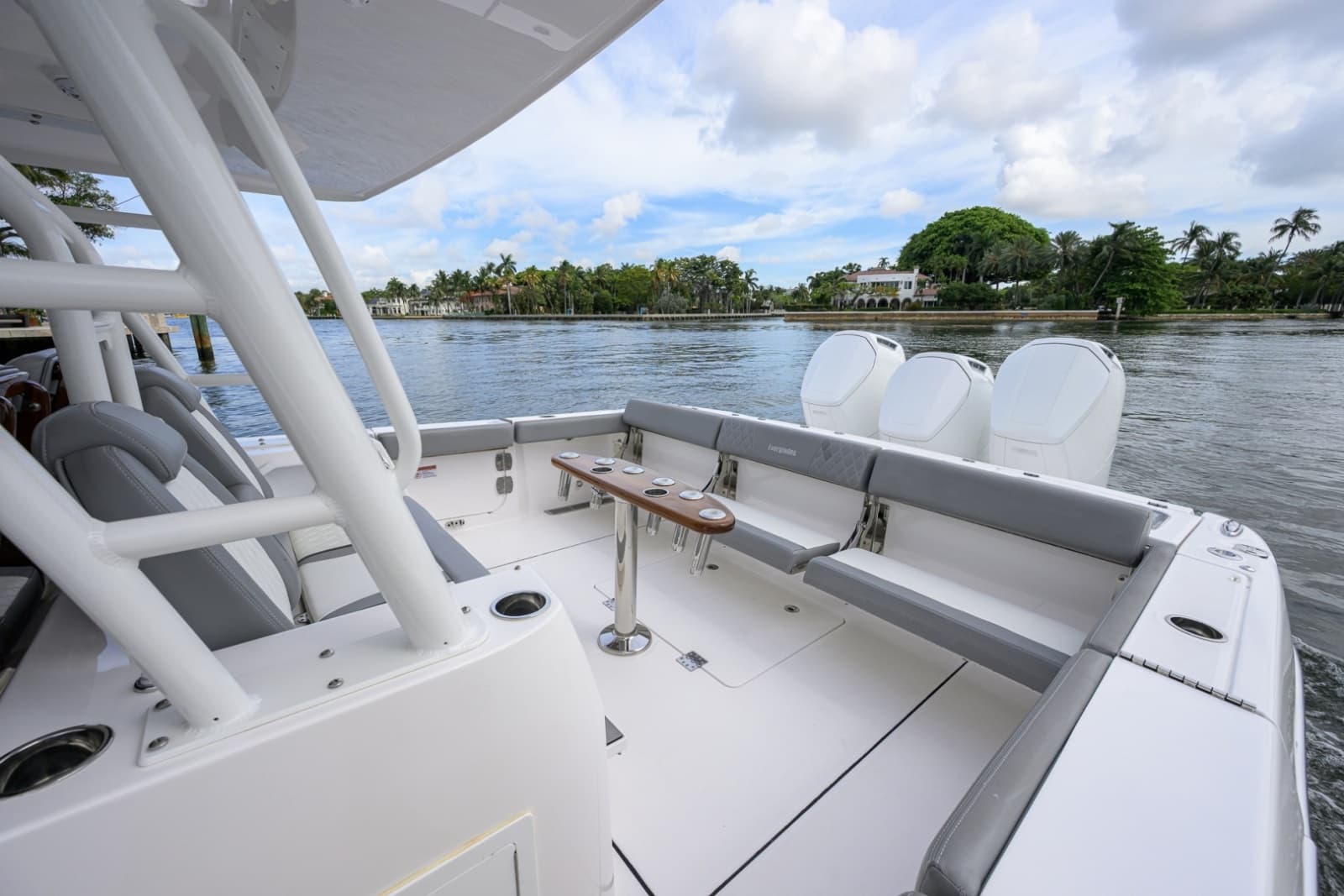 Everglades 45 GALLANT LADY - Cockpit